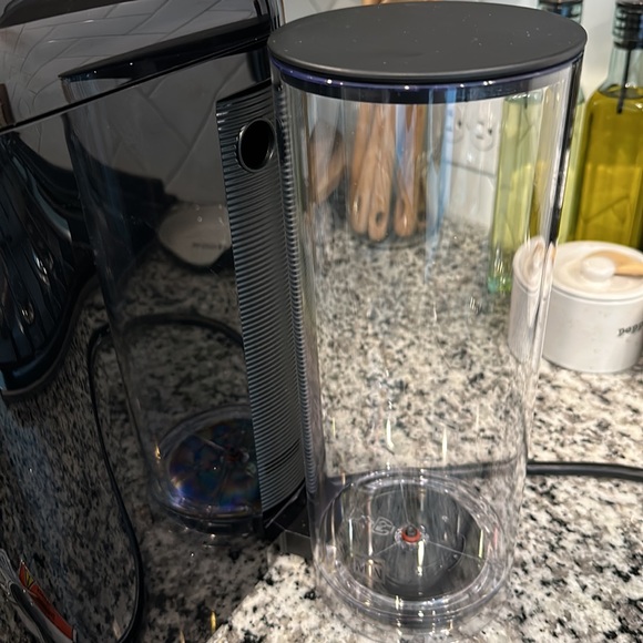 Nespresso® VertuoPlus Deluxe Coffee and Espresso Maker Bundle in Black - Picture 4 of 9